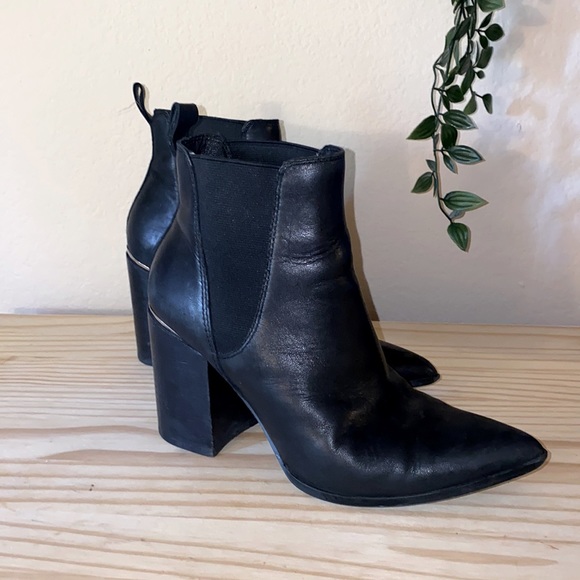 Ultra Pointy Steve Madden Knoxi Booties - Picture 2 of 3
